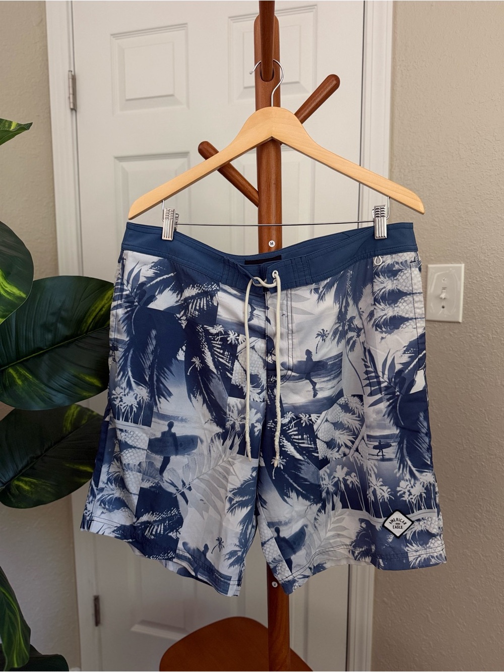 American Eagle Outfitters Navy and White Tropical Surf Hybrid Shorts